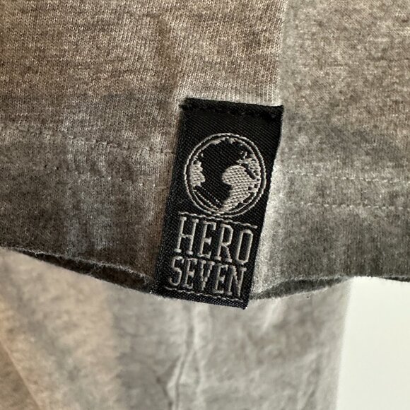 Hero Seven Steve McQueen Tee Shirt Sz Small Gray Graphic Motorcycle Actor - Picture 6 of 10